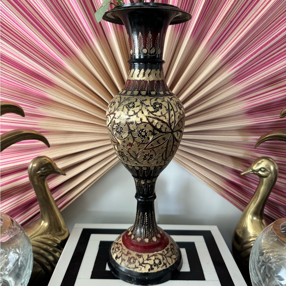 Vintage etched brass enameled vase - Picture 4 of 10